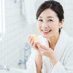 50代女性が美肌を保つための洗顔石鹸の選び方。潤い肌を叶えるコツをご紹介。