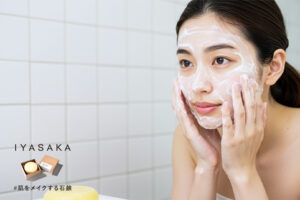 泡で洗顔する女性と#肌をメイクする石鹸