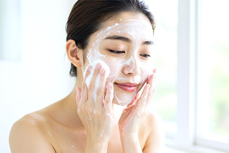 きめ細かい泡で優しく洗顔