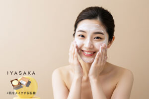 泡で洗顔する女性と#肌をメイクする石鹸