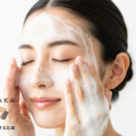 泡で洗顔する女性と#肌をメイクする石鹸