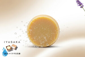 コラーゲン配合の洗顔石鹸と泡、ラベンダーの花