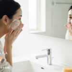 泡で洗顔する日本人女性と#肌をメイクする石鹸