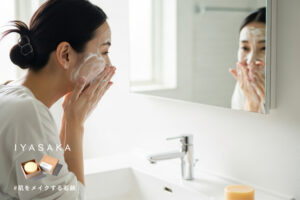 泡で洗顔する日本人女性と#肌をメイクする石鹸